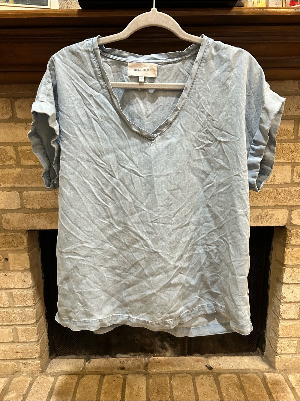 DEAR JOHN Women's Light Blue V-Neck Short Sleeve Top EUC